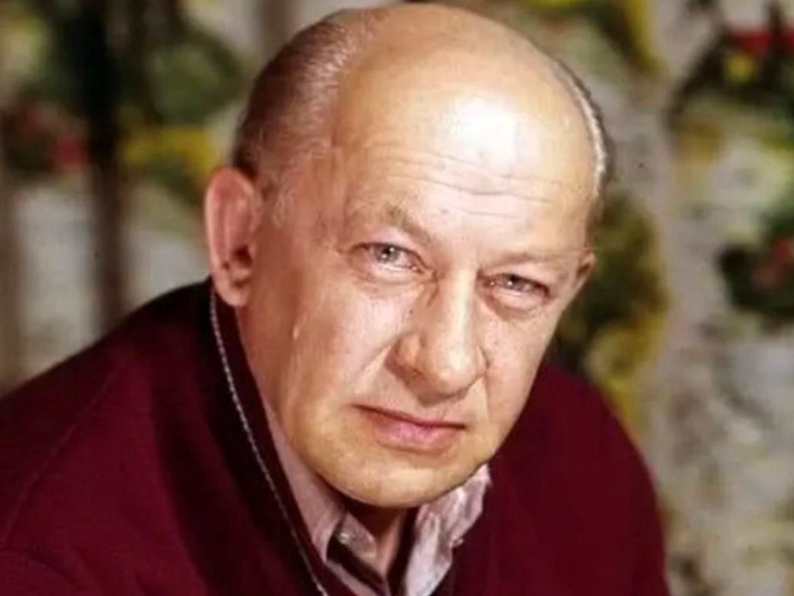 Евгений евстигнеев биография личная жизнь национальность Ирину Цывину не разрешили похоронить рядом с Евгением Евстигнеевым лайфстайл -