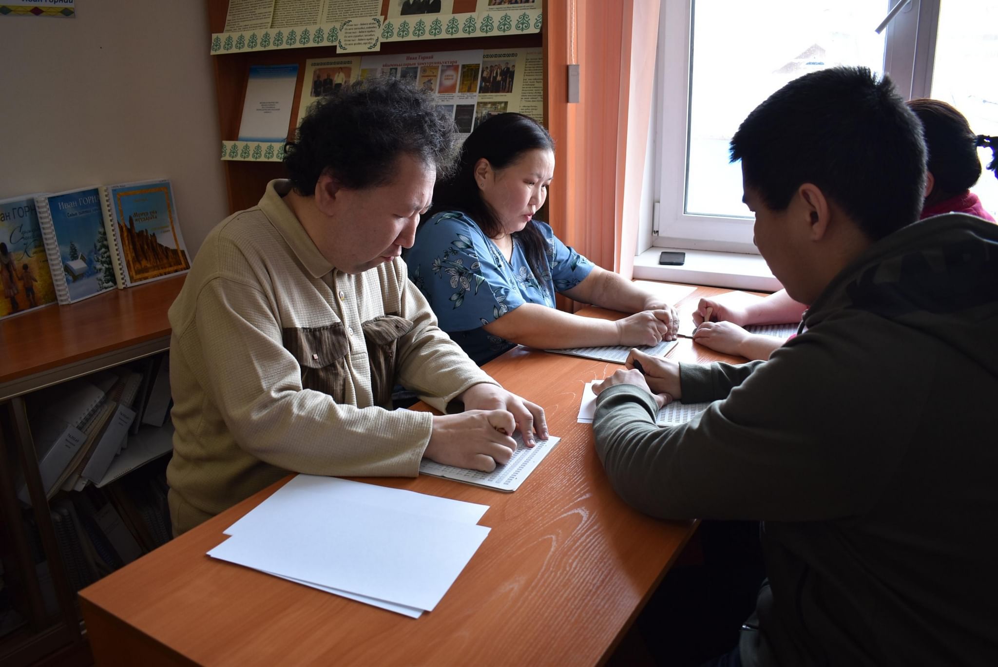 Конкурс якутия. Саха алпаабыта Новгородов. Конкурс по якутскому языку для маленьких. Ноҕуруодап алпаабыта. Доруобай буолуохха Чэгиэн чэбдик.