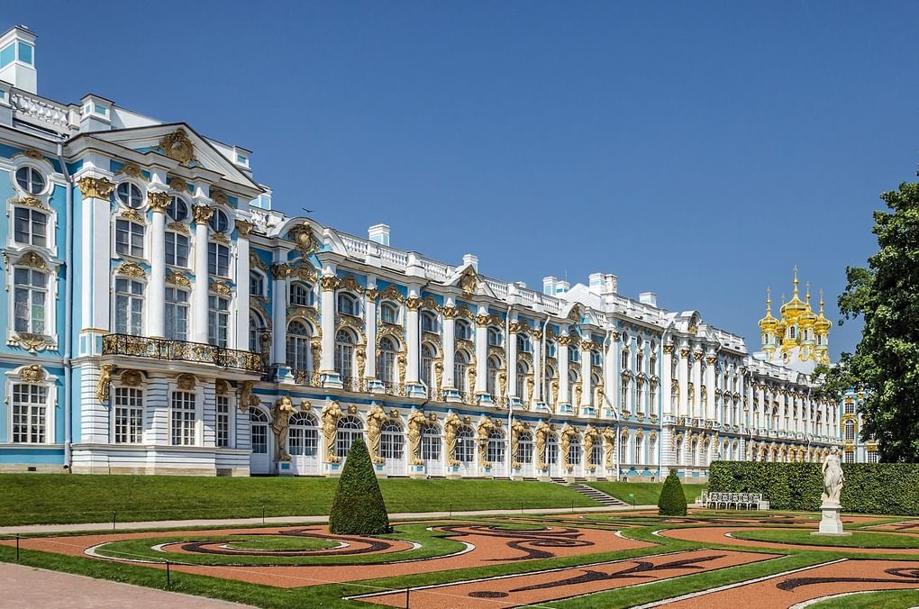 Большой Екатерининский дворец, Пушкин, Санкт-Петербург. Фотография: Alex &#x27;Florstein&#x27; Fedorov / <a href="https://commons.wikimedia.org/w/index.php?curid=24575167" target="_blank" rel="noopener">commons.wikimedia</a> / <a href="https://creativecommons.org/licenses/by-sa/4.0" target="_blank" rel="noopener">CC BY-SA 4.0</a>