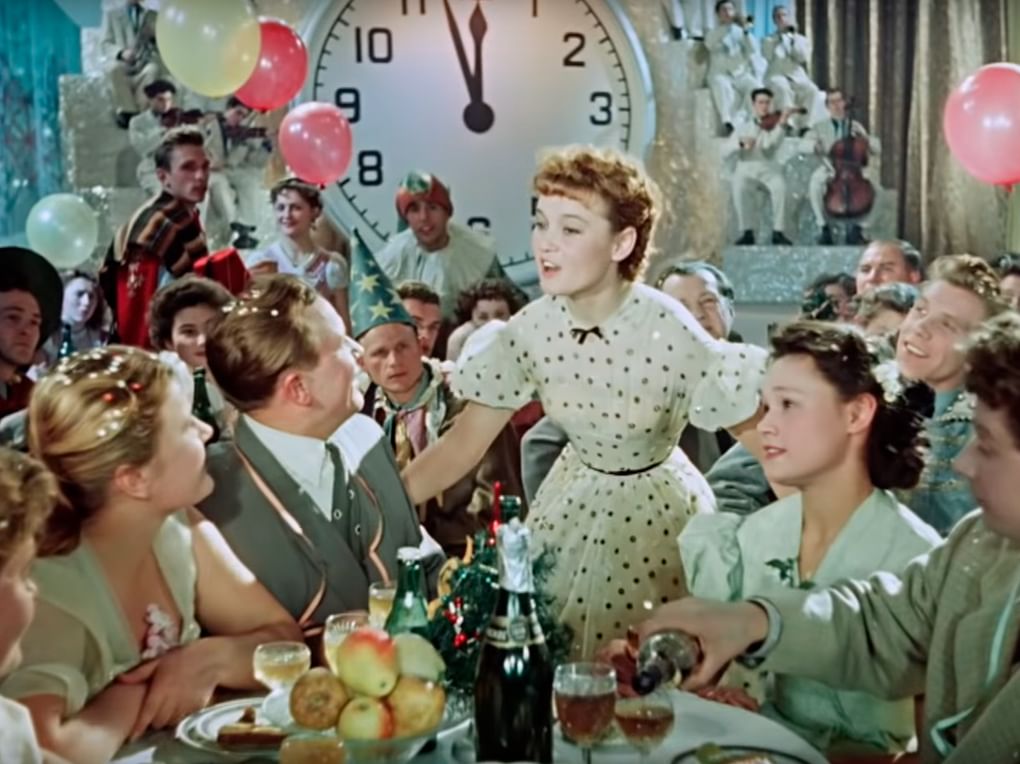 Кадр из художественного фильма Эльдара Рязанова «Карнавальная ночь» (1956)