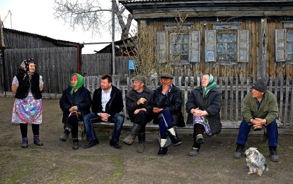 Городские жители сельские жители. Современная Сельская жизнь. Современная деревенская жизнь. Современная жизнь в селе. Народ в деревне.