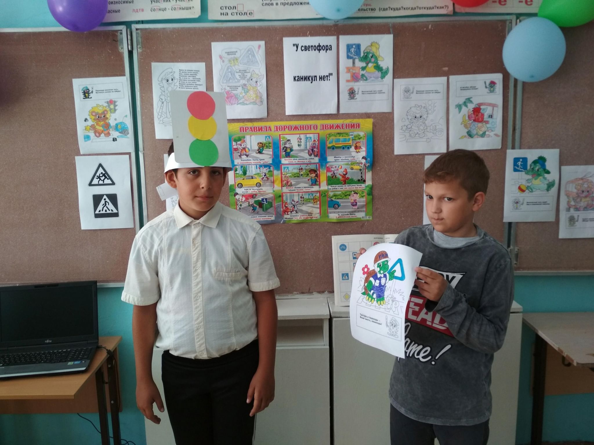Рисунок у светофора каникул нет