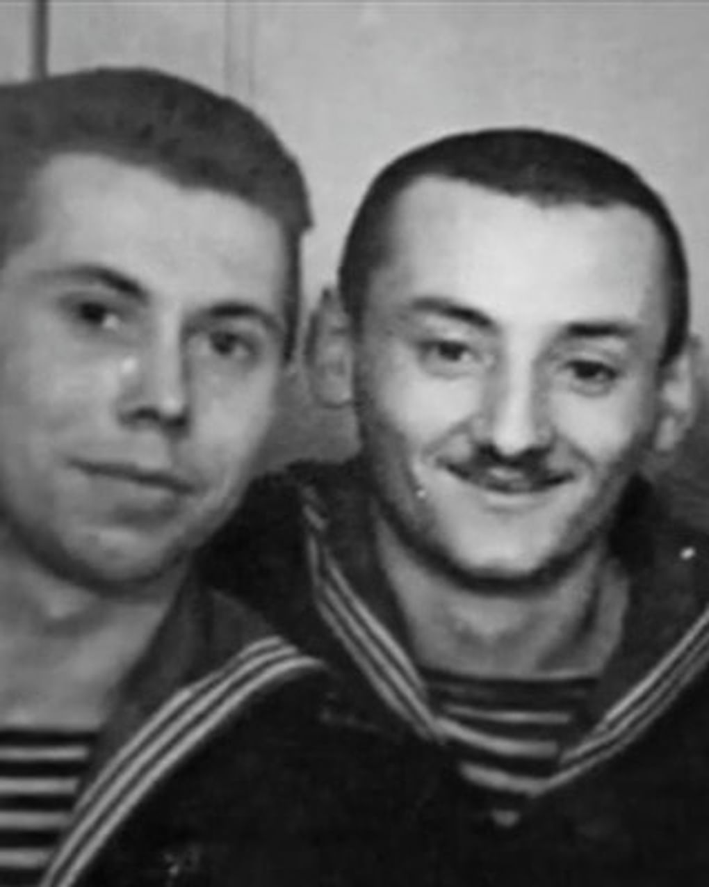 Семен Фарада (Фердман) (справа) с товарищем на службе в Военно-морском флоте. Фотография: aeternamemoria.ru