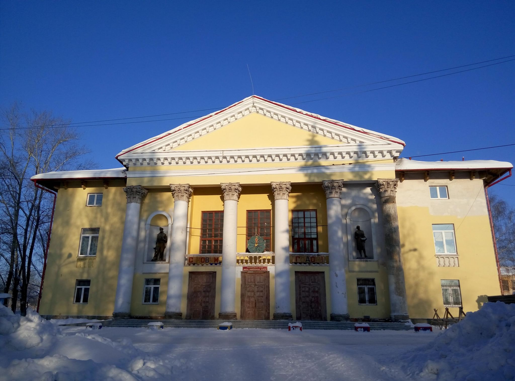 Дк нижний. Дворец национальных культур Нижний Тагил. Дворец культуры на руднике Нижний Тагил. ДК Гагарина Нижний Тагил. Дворец культуры железнодорожников Нижний Тагил.