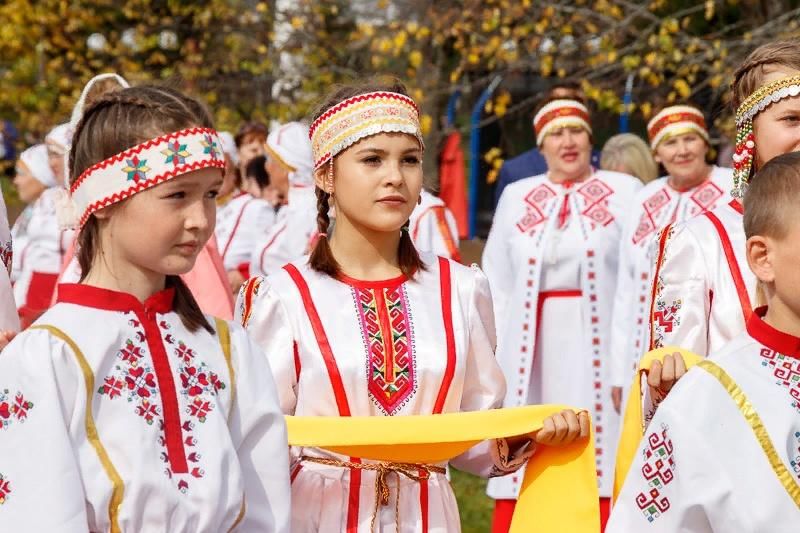 Народ чувашии. Национальные праздники Чувашии Чуклеме. Чувашская Республика Чувашия - чуваши. Чувашская Республика национальный костюм. Национальный костюм Республики Чувашия.