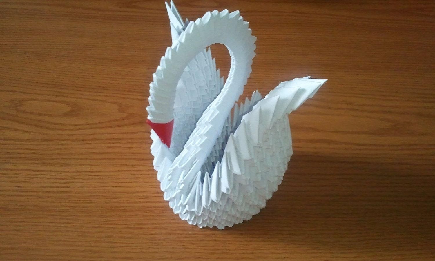 Лебедь из оригами