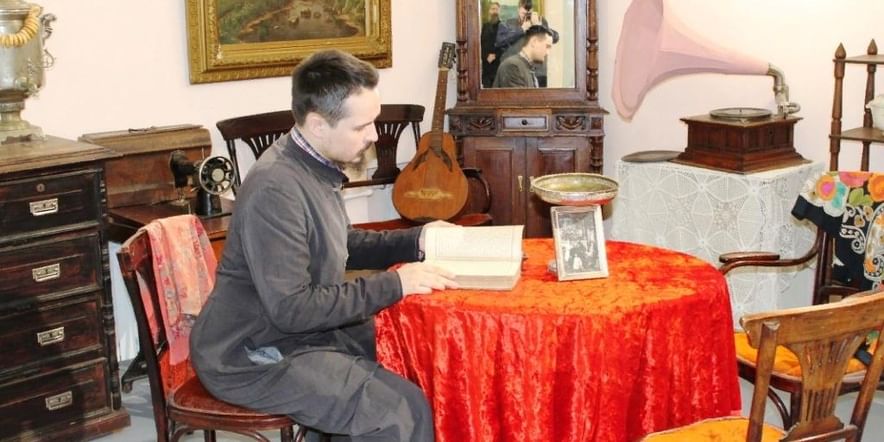 Основное изображение для события Экскурсия по экспозиции «Мещанский быт. В гостях у минувшей эпохи»