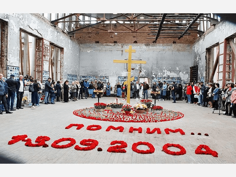 Что случилось 3 сентября в беслане. Школа Беслана 1 сентября 2004.