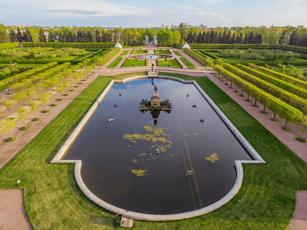 Верхний сад, фонтан «Нептун». Фотография: Игорь Литвяк / фотобанк «Лори»