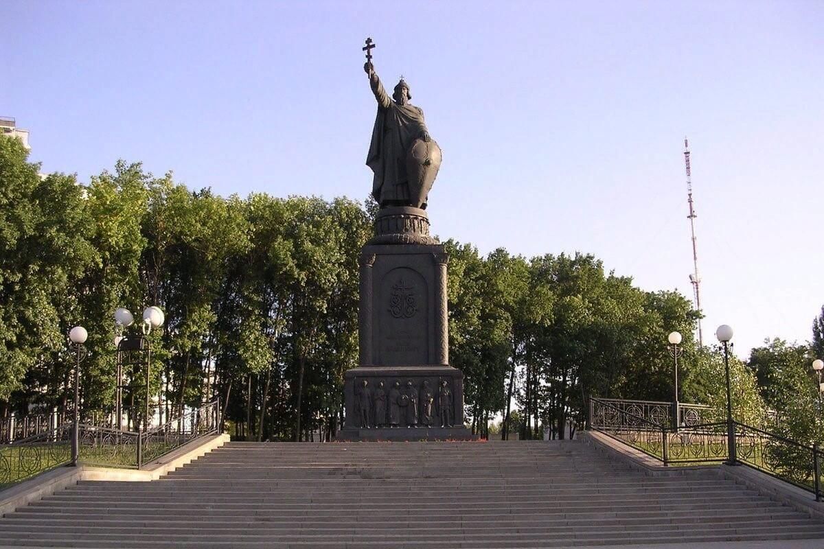 Памятник князю владимиру белгород фото Видеокруиз "Храмов благовест святой" 2021, Шебекино - дата и место проведения, п