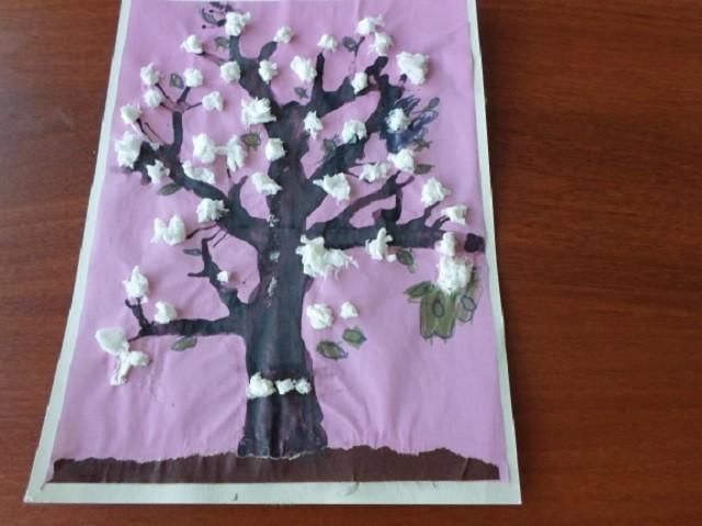 Весеннее дерево в средней группе. Весеннее дерево из бумаги. Весенняя аппликация для детей.