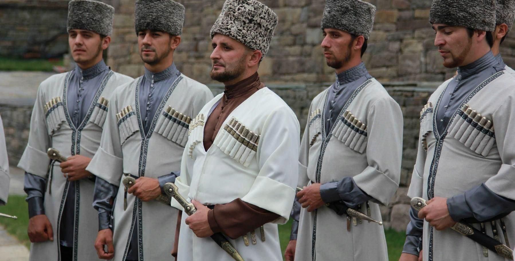 Валахи. Национальный костюм чеченцы-аккинцы.. Народы Кавказа чеченцы. Народы Северного Кавказа ингуши. Хурриты Вайнахи.