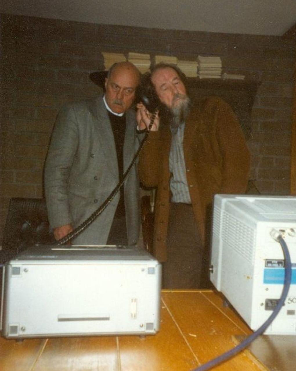 Станислав Говорухин (слева) и писатель Александр Солженицын. Вермонт, США, 1991 год. Фотография: Государственный центральный музей кино, Москва