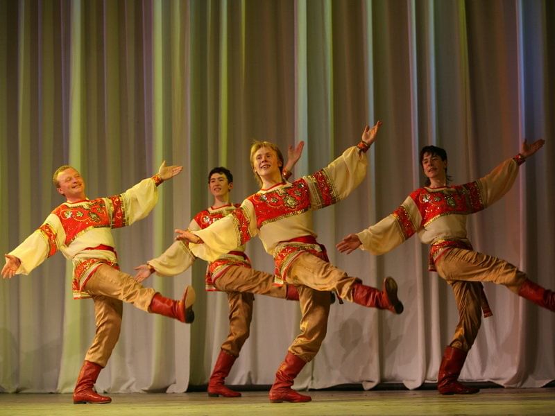 Русский народный танец. Русский народный танец Трепак. Русский народный танец присядка. Национальные танцы. Русский народный танец мужской.