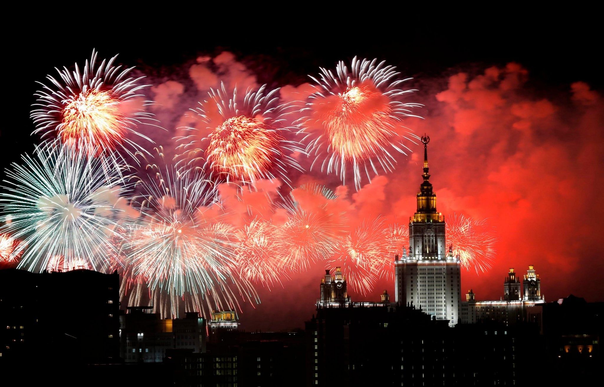 Салют победа москва. Салют Победы. День Победы салют. Салют в Москве. Салют день Победы Москва.