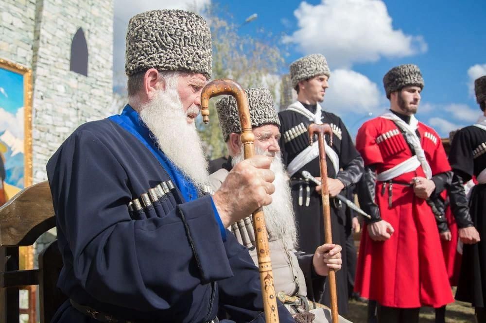 Уважение к старшим на кавказе в рисунках с надписями