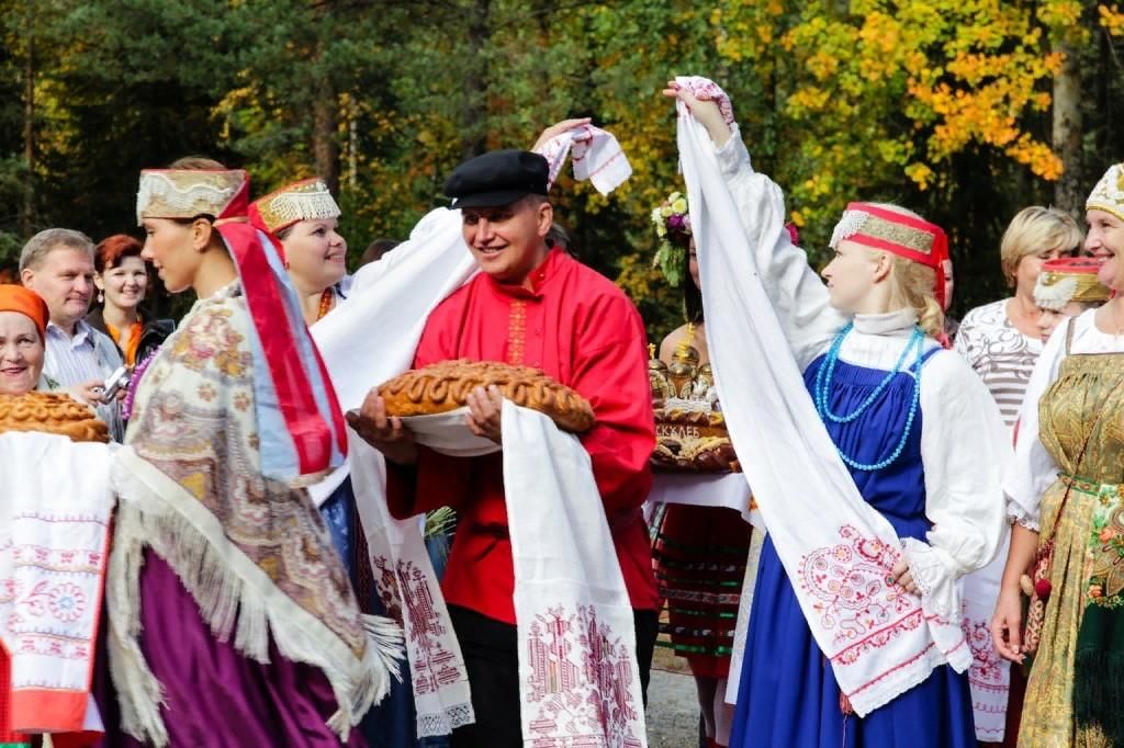 Народна обрядова культура. Карелы национальные праздники. Национальные праздники народов России Карелов. Народные обряды. Народные традиции и праздники Карелии.