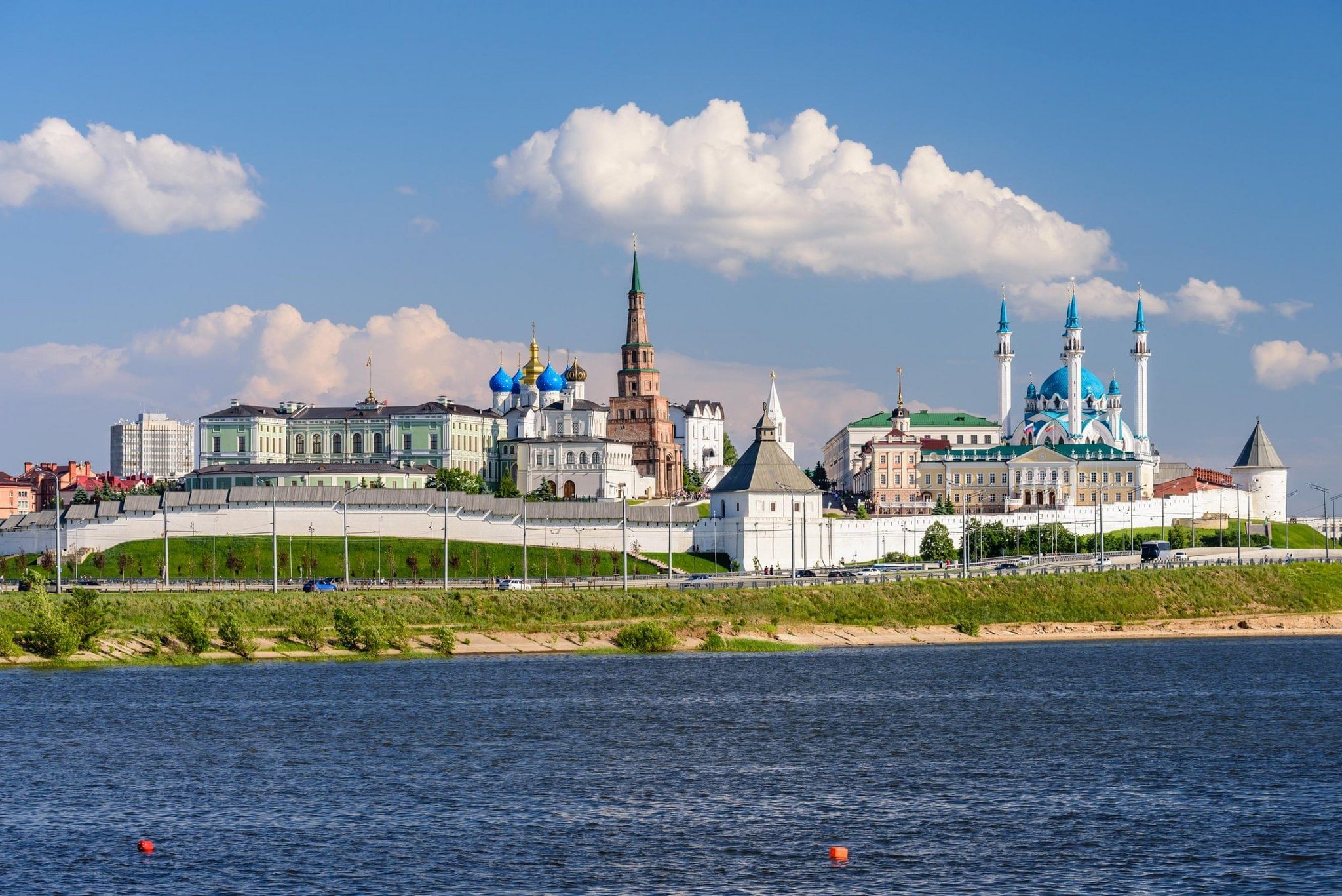 Названия татарстана. Казанский Кремль Татарстан. Панорама Кремля Казань. Казань третья столица России. Казанский Кремль Казань достопримечательности.