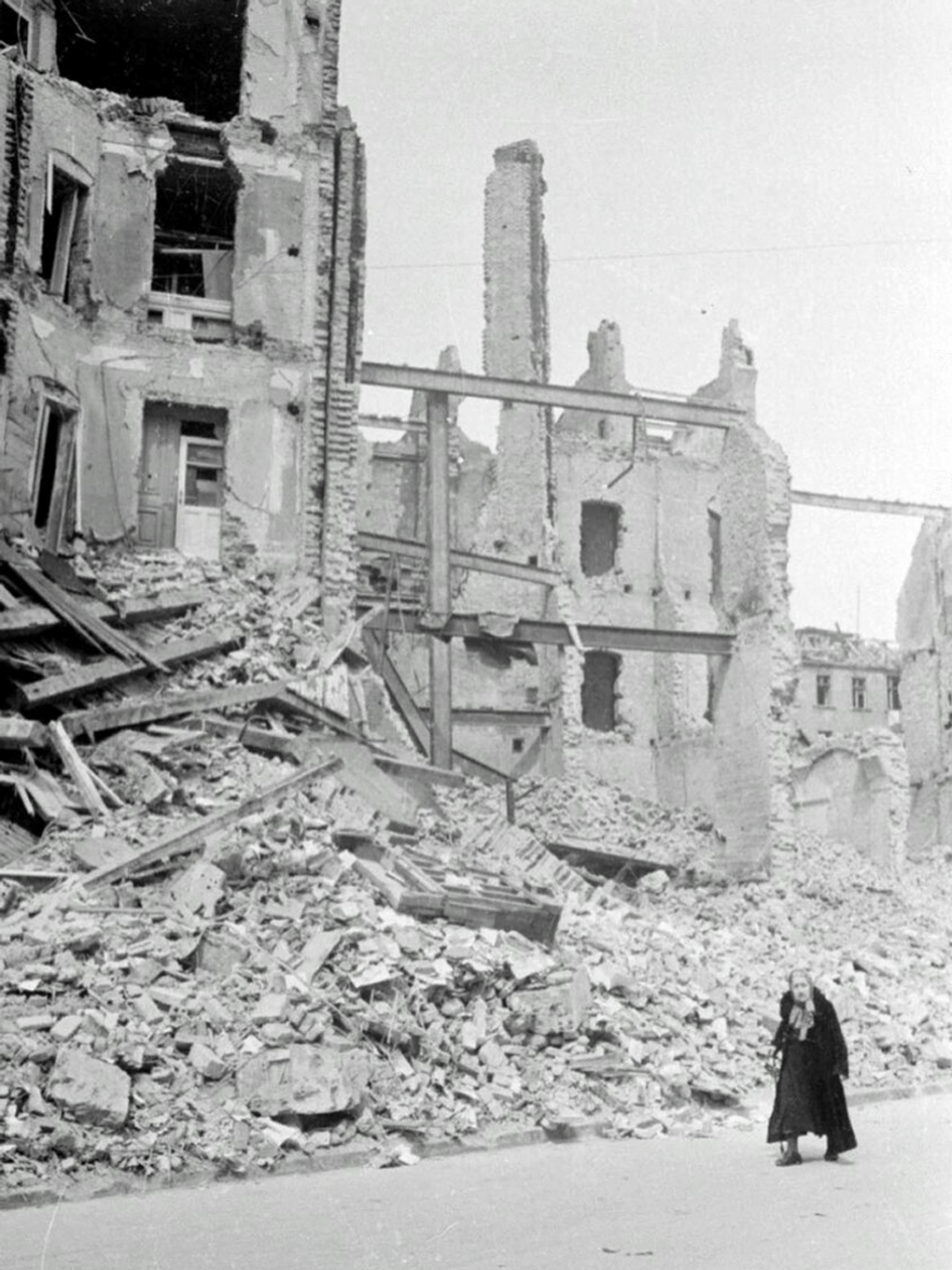 Евгений Халдей. Берлин. 1945 год