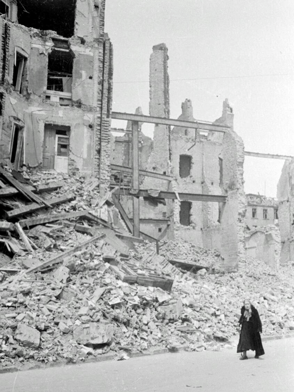 Евгений Халдей. Берлин. 1945 год