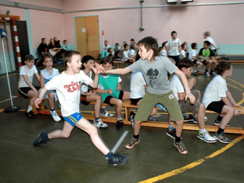 Здоровье терновка. Спортивные конкурсы для школьников. Спортивные соревнования для детей школьного возраста в спортзале. Спортивный день в школе. Спортивные мероприятия подростков спортзале.