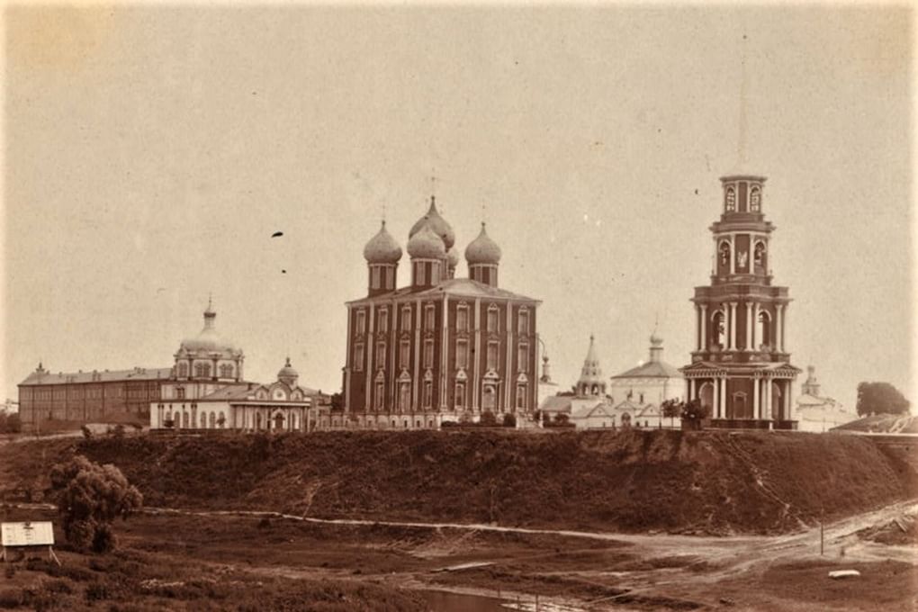Вид на Успенский собор Рязанского кремля, Рязань. Начало ХХ века. Фотография: Филиппов1973 / <a href="https://commons.wikimedia.org/w/index.php?curid=99747911" target="_blank" rel="noopener">commons.wikimedia</a> / <a href="https://creativecommons.org/licenses/by-sa/4.0" target="_blank" rel="noopener">CC BY-SA 4.0</a>