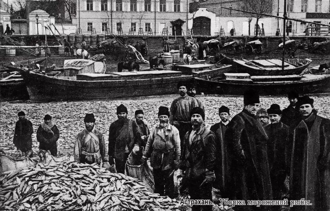 Какой промысел был распространен в районе астрахани. Астрахань рыбный промысел 19 век. Астраханский рыбный промысел, Астрахань. Астрахань рынок 19 век. Астраханский рыбный промысел, Астрахань 19 век.