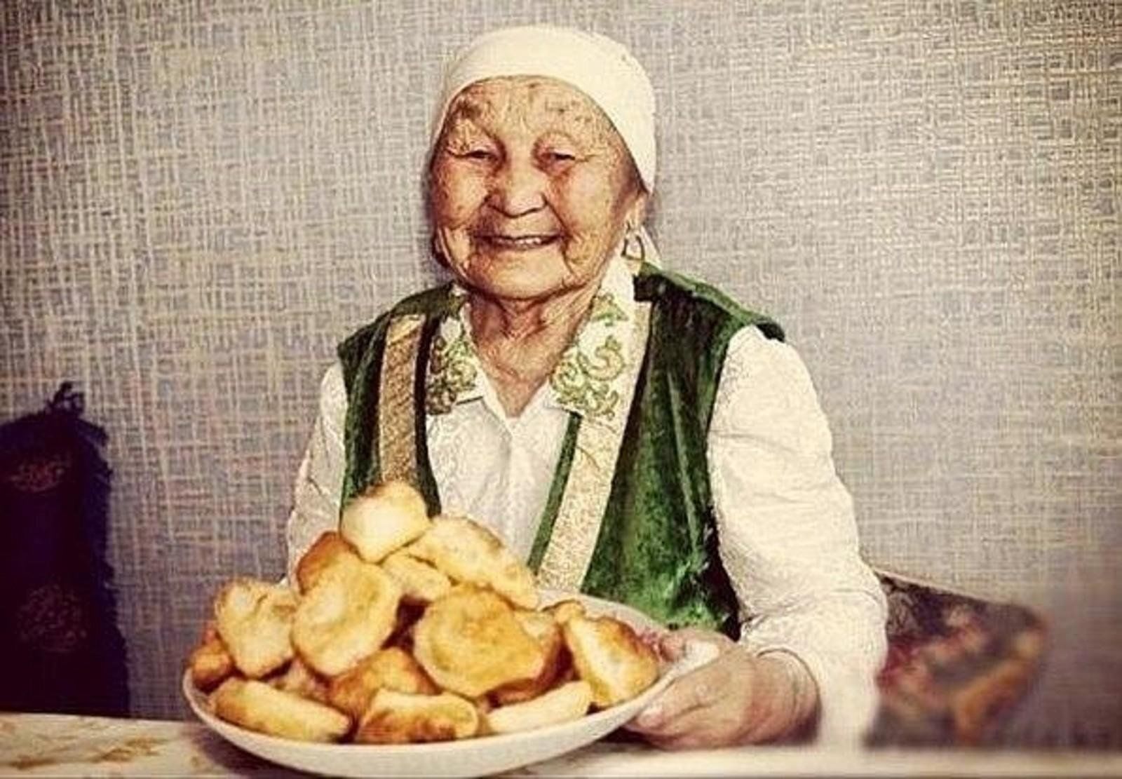 Бабушка сен. Казахская апашка. Казахская бабушка. Казахи бабушки. Татарская бабушка.