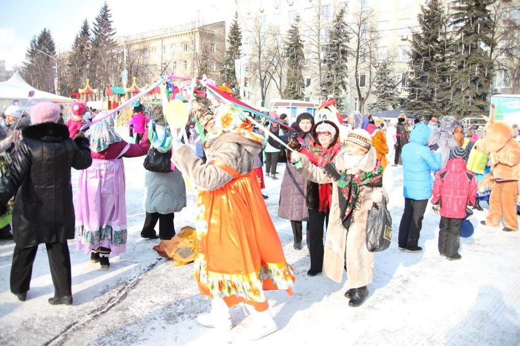 Собирайся народ. Масленица Кузбасса. Масленица в Кемерово. Гуляние на Масленицу Кемерово. Праздник Масленицы в Кемерово.