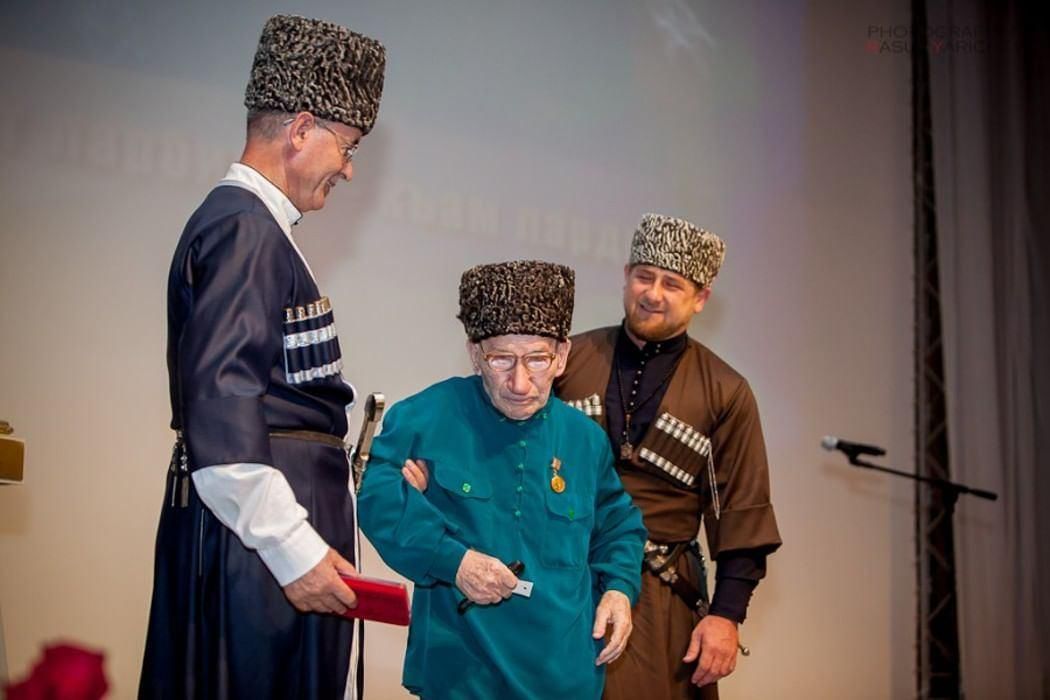 Чеченский язык группа. Джамалханов Зайнди. Фото Джамалханов Зайнди. Джамалханов Салман Джамалханович. Зенгиев Зайнди.