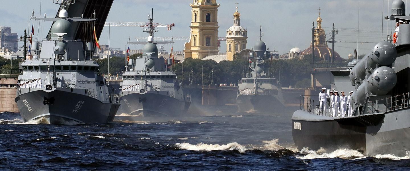 Петербург праздник вмф. Парад ВМФ В Санкт-Петербурге 2021. Парад ВМФ В Питере. Парад ВМФ В Санкт-Петербурге 2022. День ВМФ парад кораблей Санкт-Петербург.