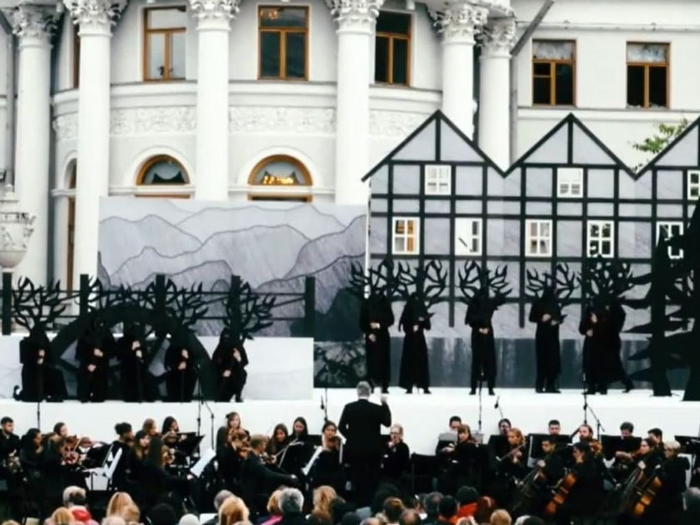 Сцена из оперы Дмитрия Отяковского «Вольный стрелок». Санкт-Петербургский государственный театр «Мюзик-Холл», Санкт-Петербург, 2017 год