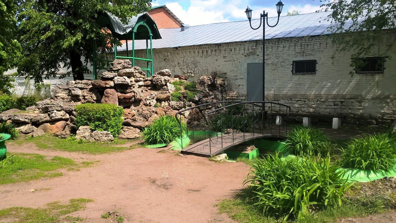 Парк в ельце. Городской парк Елец. Горсад Елец. МАУК городской парк Елец. Городской парк Елец аттракционы.