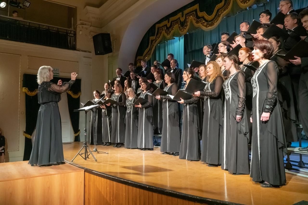 Хор без музыкального сопровождения. Хора. Хоры выступление день города. Афиша народного хора. Хор с сопровождением сосна.