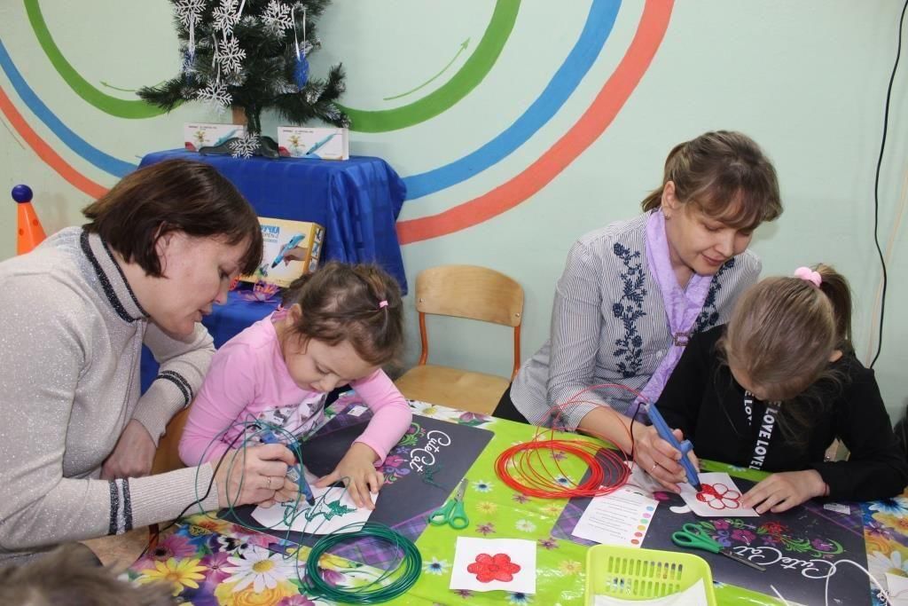 Час творчества. День семейного творчества. Семейная творческая мастерская. Творческая мастерская с мамами. Творческая мастерская семейные праздники.