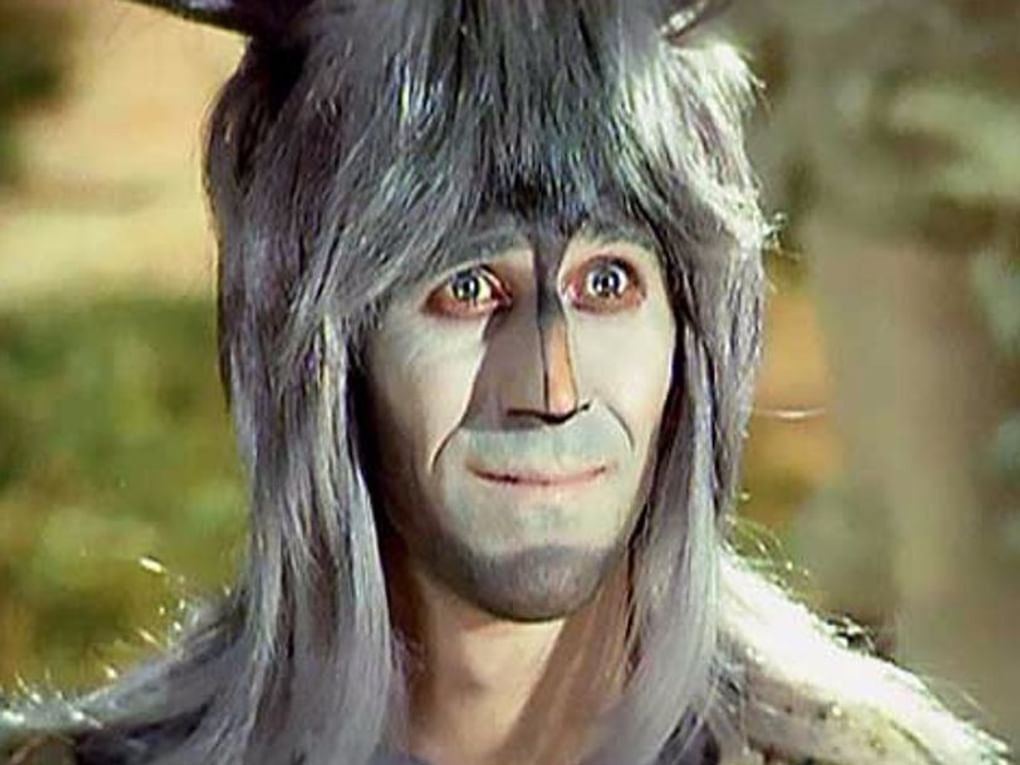 Джордже Михаица в роли Осла в музыкальном фильме-сказке «Мама» (1976)