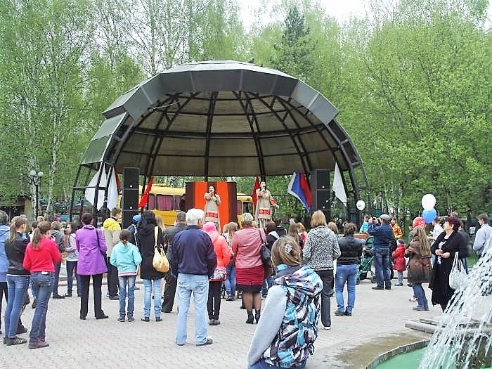 Погода в полысаево. Парк им Горовца Полысаево. Скверы в Полысаево. Полысаево Кемерово. Полысаево сквер Шахтера.