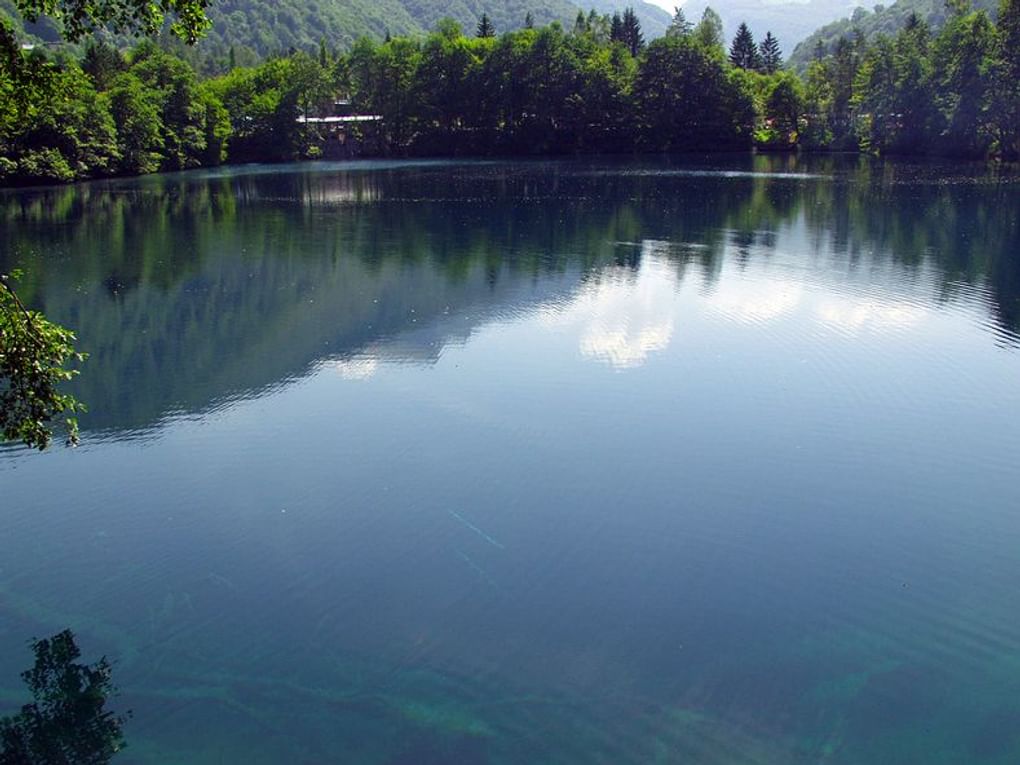 Голубое озеро. Черекский район, Кабардино-Балкария. Фотография: Евгений Ткачев / фотобанк «Лори»
