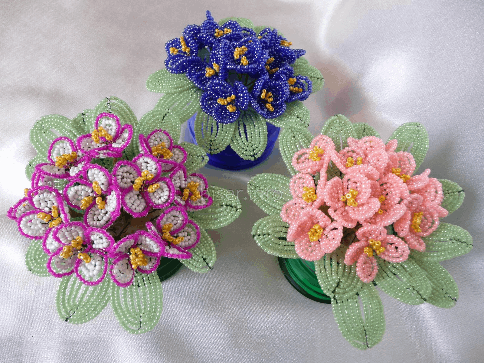 Сирень и крокус / Цветы / Biserok.org Seed bead flowers, French beaded flowers, 