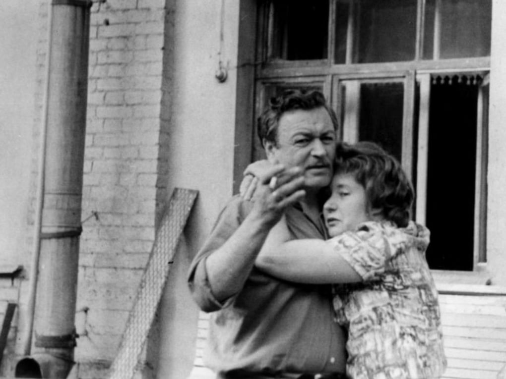 Ефим Копелян со второй женой — актрисой Людмилой Макаровой. 1960–1970-е. Фотография: bdt.spb.ru