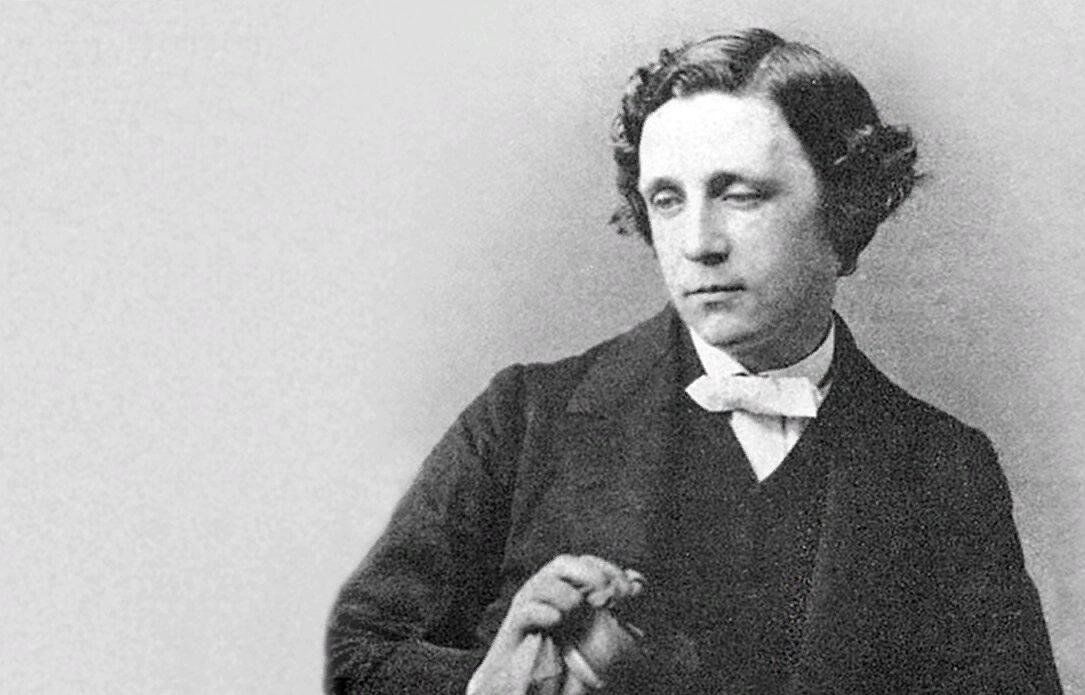 Lewis carroll. Льюис Кэрролл портрет. Льюис Кэрролл фотопортрет. Л Кэрролл семья. Льюис Кэрролл с фотоаппаратом.