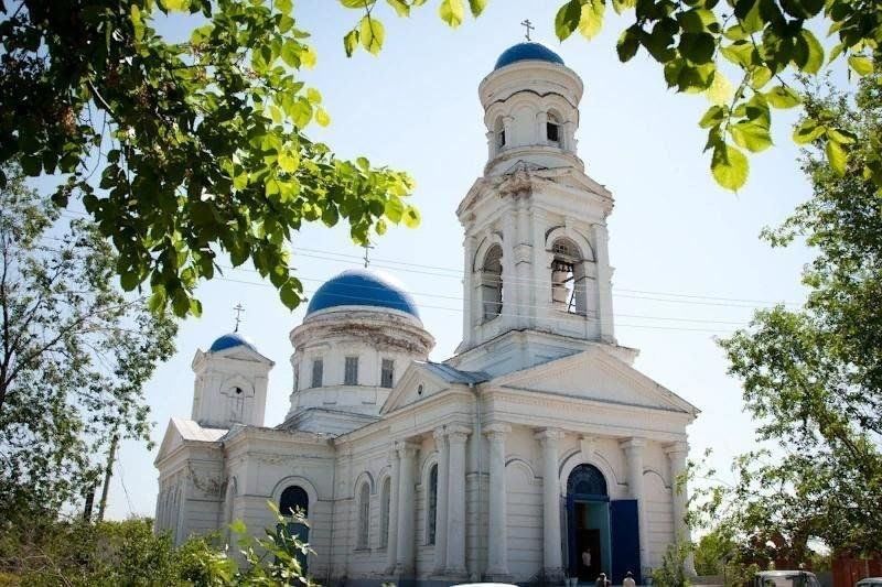 Саратовская область поселок дергачи. Храм Михаила Архангела Дергачи. Храм Михаила Архангела Дергачи Саратовская область.