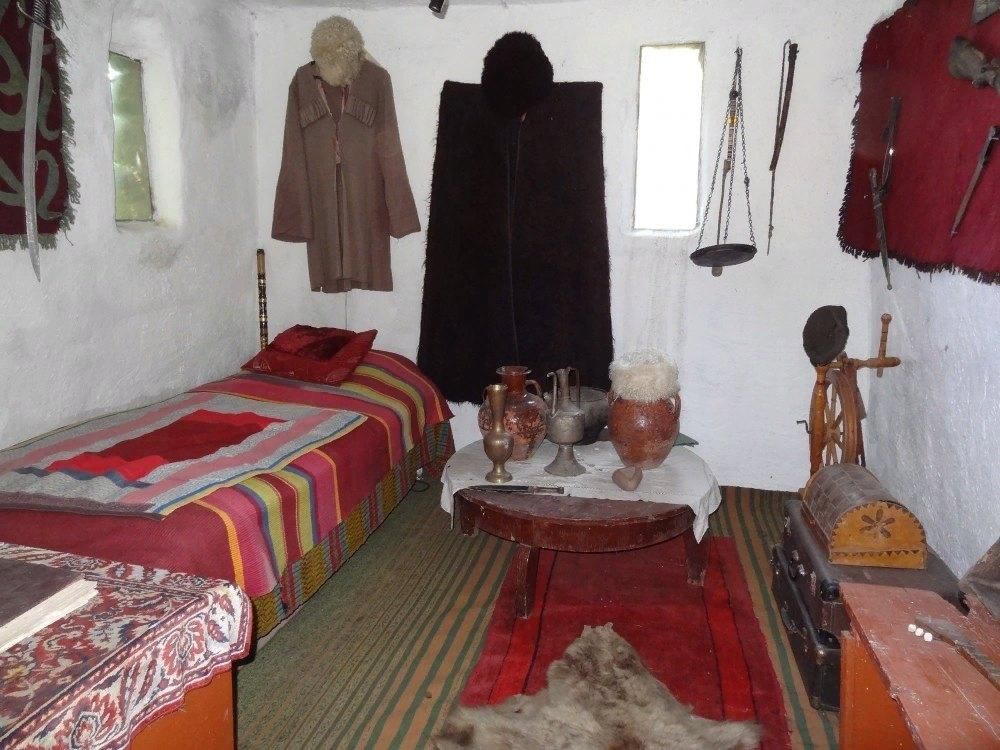 быт и обычаи адыгов черкесов. традиции чечни гостеприимство. быт чеченцев. адам сатуев музей. традиции чеченского народа.