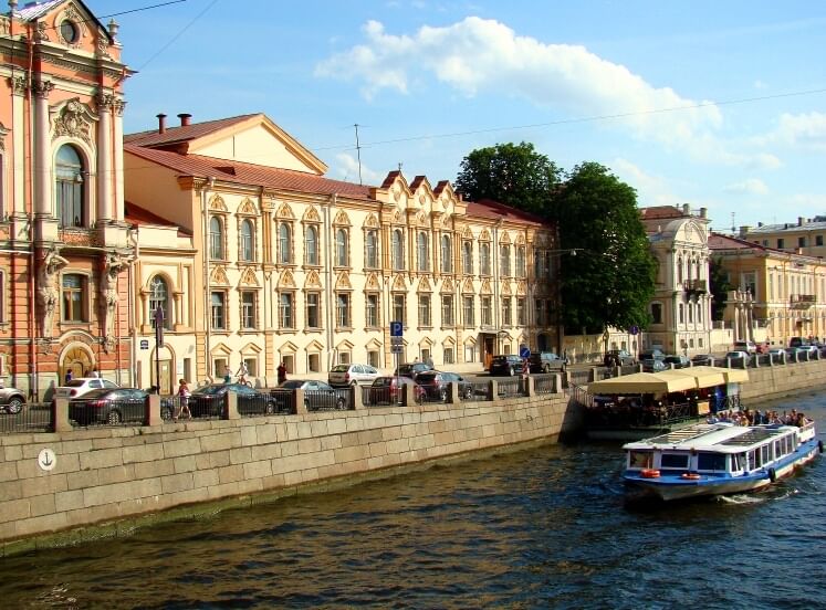 Городской центр санкт петербург. Библиотека Маяковского Санкт-Петербург. Библиотека Маяковского Фонтанка 44. Библиотеку им Маяковского на Фонтанке в Санкт-Петербурге. Библиотека имени Маяковского наб. р. Фонтанки, 46.