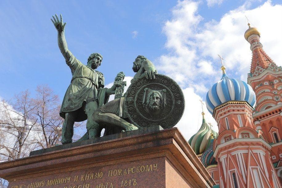 Фото памятника пожарский. Памятник Минину и Пожарскому в Москве. Минин и Пожарский памятник в Москве. И П Мартос памятник Минину и Пожарскому. Памятник Минину и Пожарскому в Москве Мартос 1818.