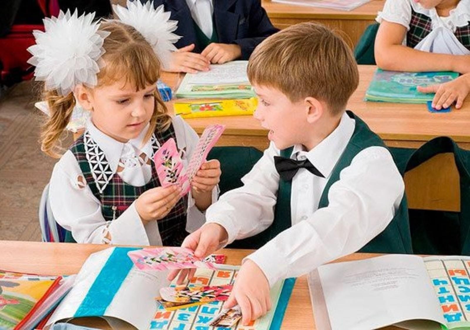 Уроки 1 классника. Первоклассник. Первоклассники на уроке. Первоклассникина 3роке. Школьник первоклассник