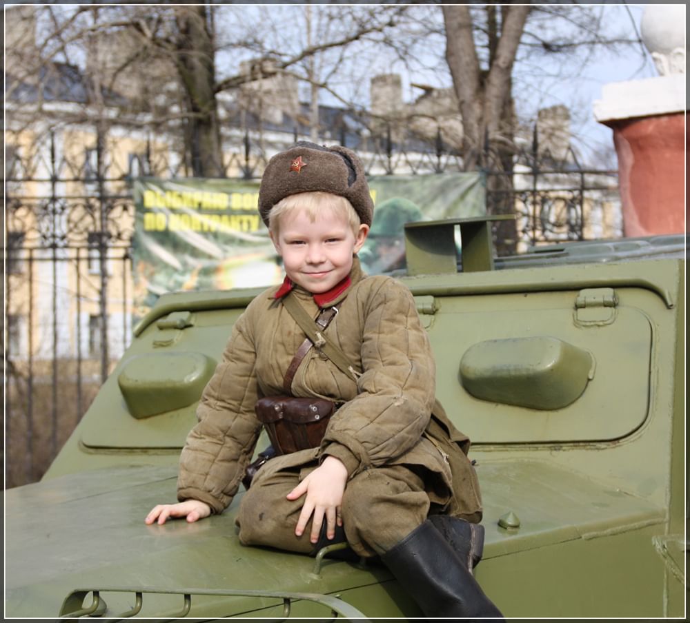 Сын полка. Сын полка фото. Детская Военная фотосессия сын полка. С днём Победы сын полка.