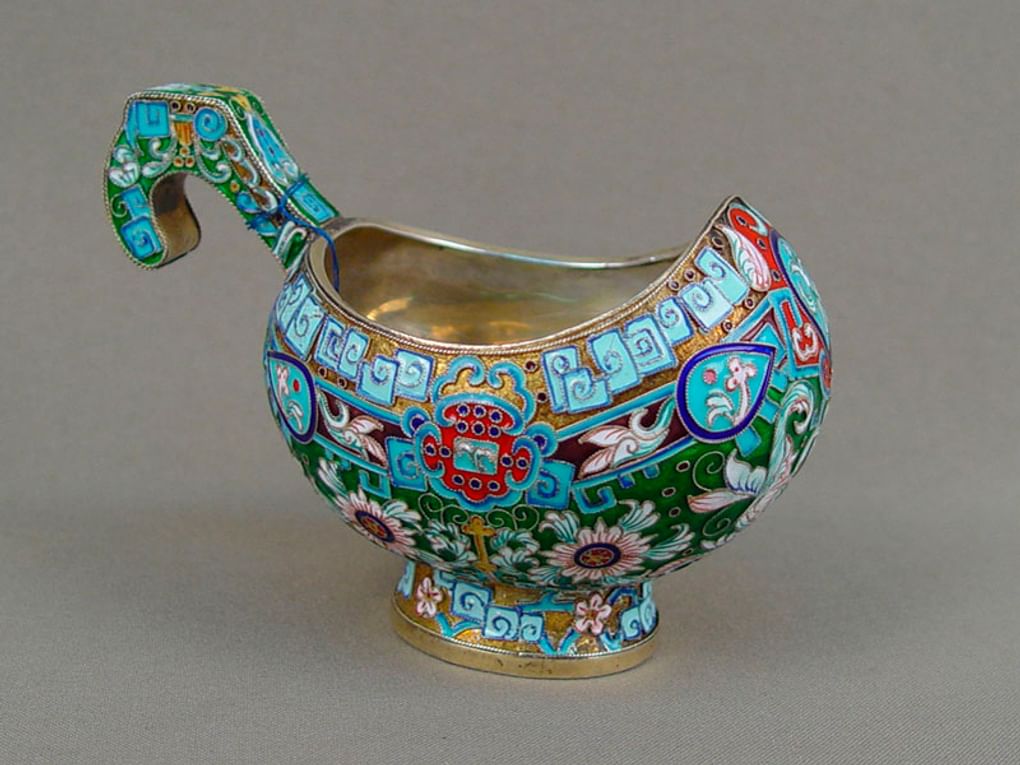 Братья Грачевы. Ковш с эмалью и золочением. Фотография: <a href="https://akcia-antique.ru/product/35616/" target="_blank">akcia-antique.ru</a>