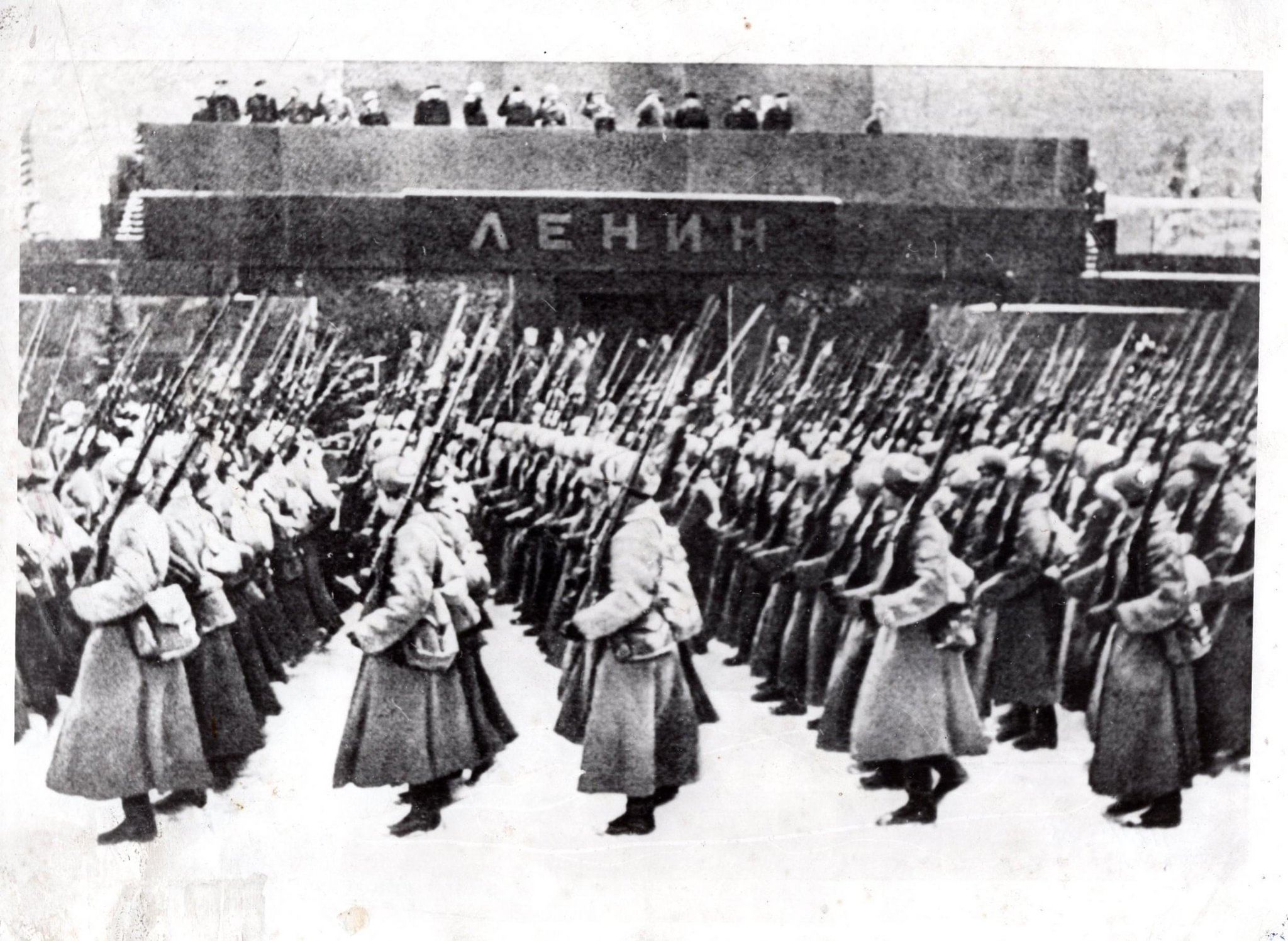 Первый парад 7 ноября 1941. Парад 7 ноября 1941. Парад войск 1941г. На красной площади. Битва за Москву парад в Москве 7 ноября 1941 г. Парад 7 ноября 1941 года в Москве на красной площади.