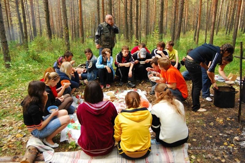 Студенты на отдыхе на природе